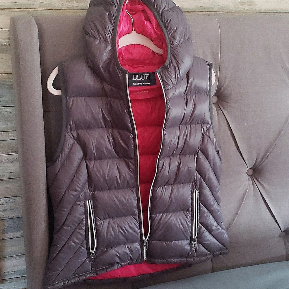 Saks Fifth Avenue Woman gray Puffy jacket New sz L